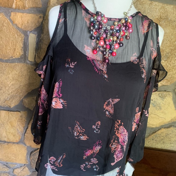 NWT Mudd Chiffon Ruffle Trim Cold Shoulder Top-Size Small - Picture 2 of 14